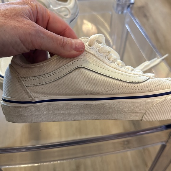 Vans - Picture 2 of 5